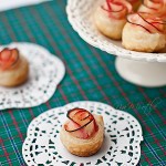 Róże – ciasto francuskie z jabłkami